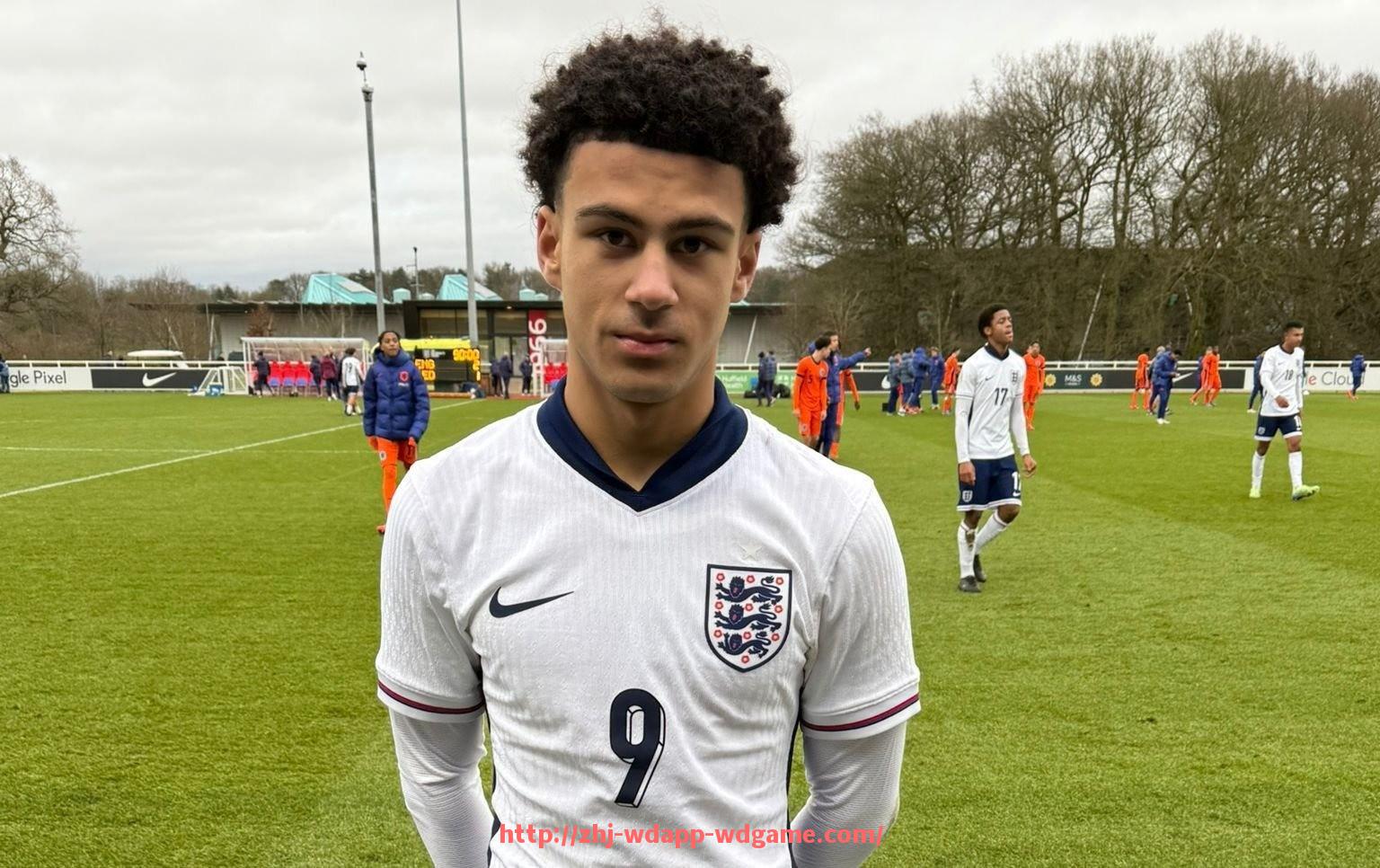 问鼎娱乐官网-英超球员奖金分配机制及顶级球员收入揭秘