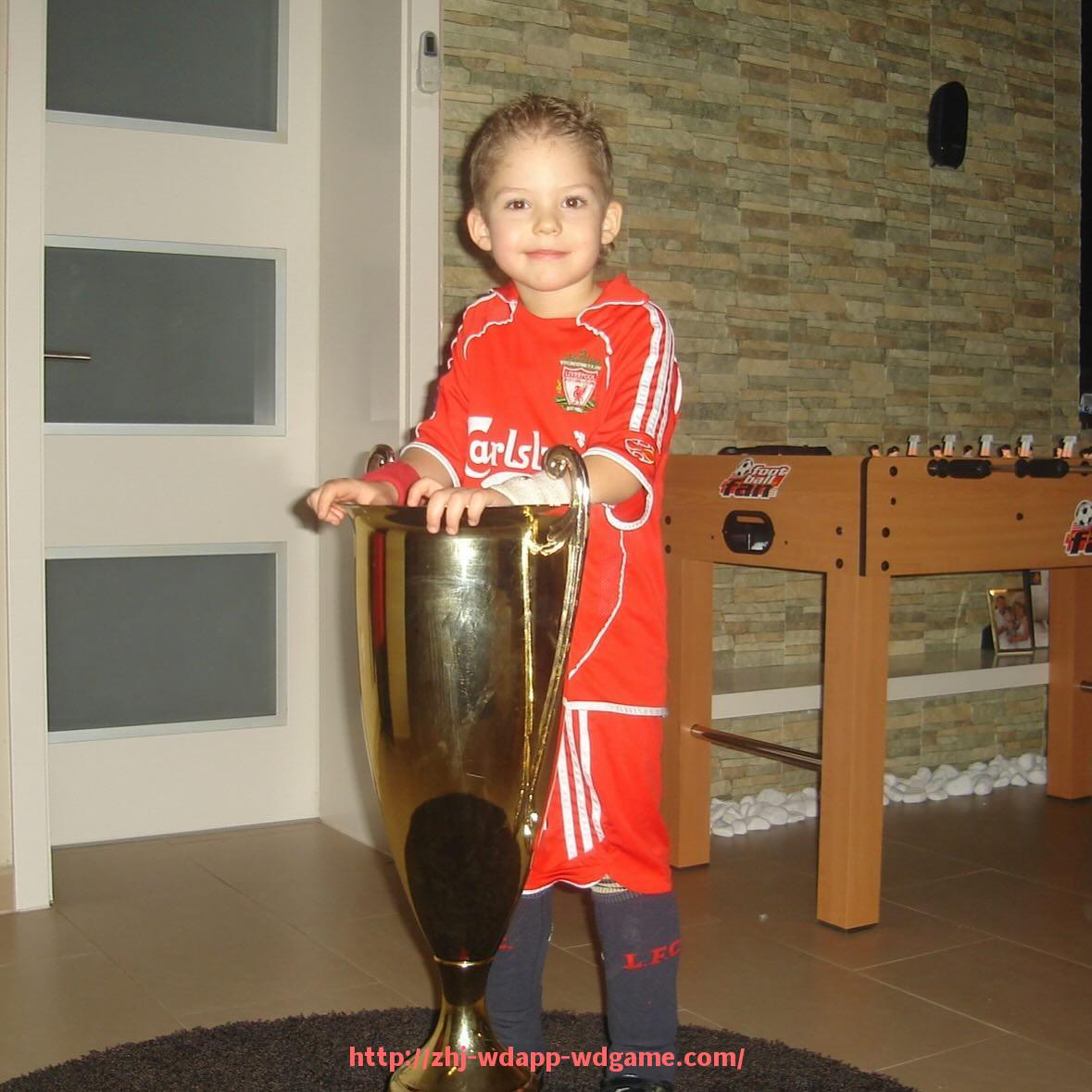 问鼎娱乐官网-拜仁有几支德甲球队队员？多线作战阵容分析